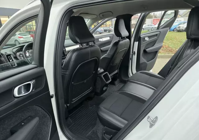 VOLVO XC 40 D4 AWD Momentum