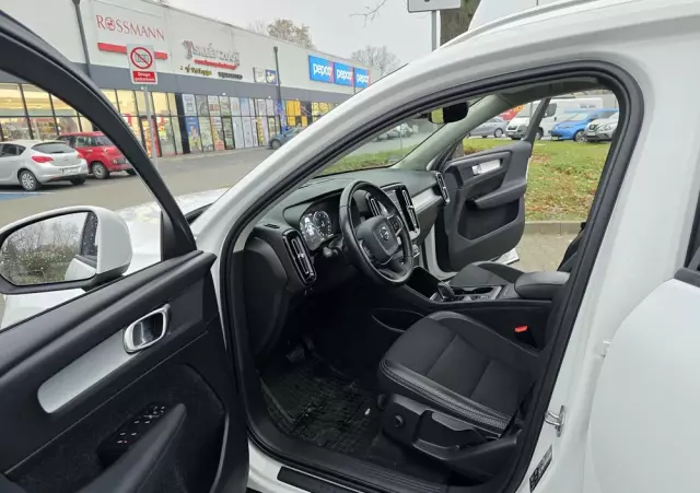 VOLVO XC 40 D4 AWD Momentum