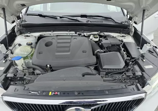 VOLVO XC 40 D4 AWD Momentum