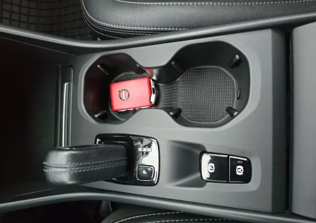 VOLVO XC 40 D4 AWD Momentum