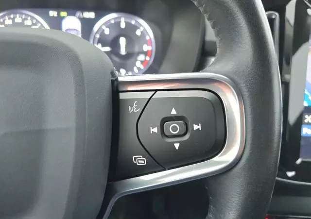 VOLVO XC 40 D4 AWD Momentum