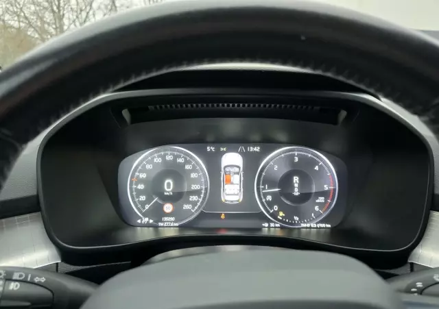 VOLVO XC 40 D4 AWD Momentum