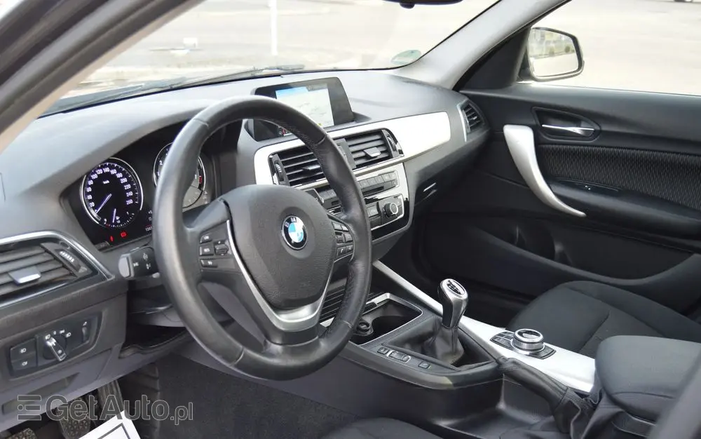BMW Seria 1 118i Sport Line