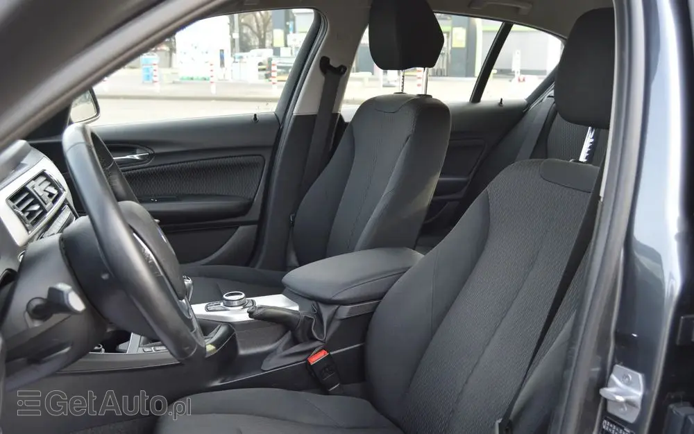 BMW Seria 1 118i Sport Line