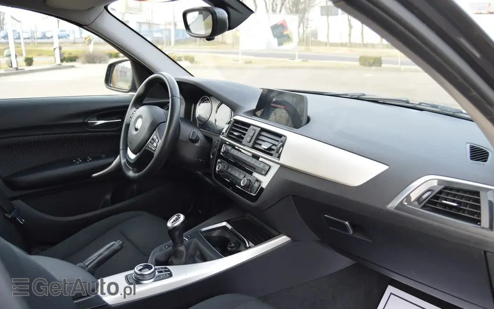 BMW Seria 1 118i Sport Line