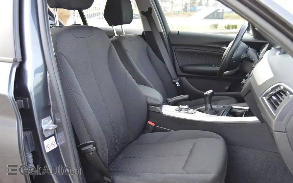 BMW Seria 1 118i Sport Line