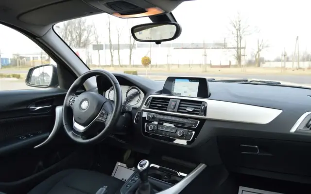 BMW Seria 1 118i Sport Line