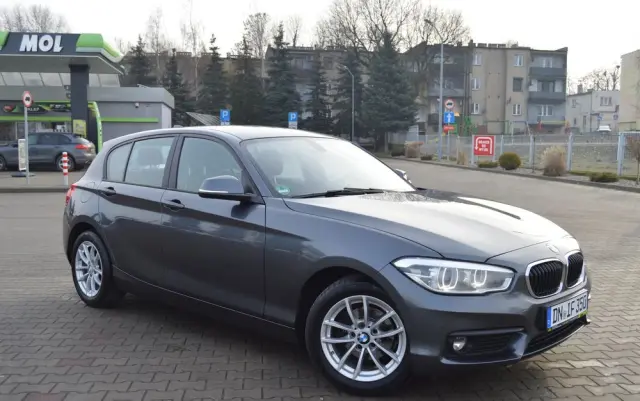 BMW Seria 1 118i Sport Line