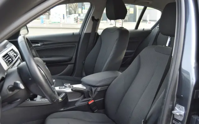 BMW Seria 1 118i Sport Line