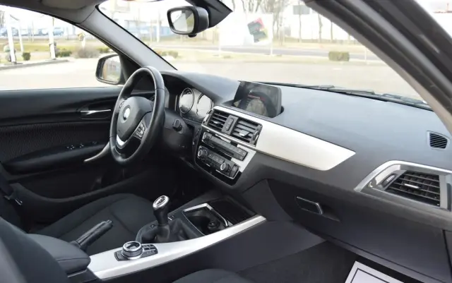 BMW Seria 1 118i Sport Line