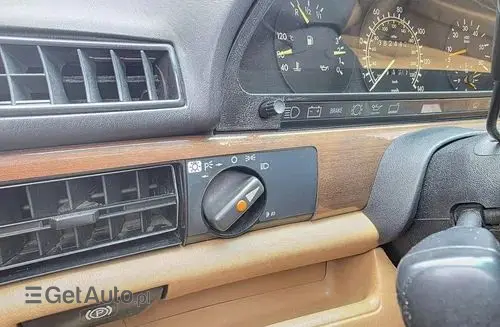 MERCEDES-BENZ W126 