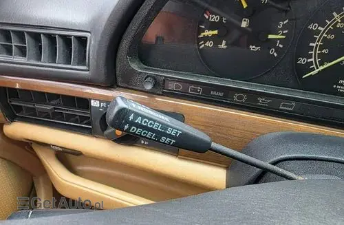 MERCEDES-BENZ W126 