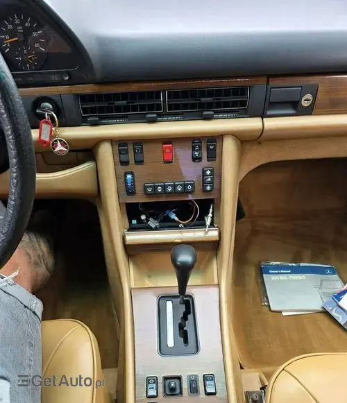 MERCEDES-BENZ W126 