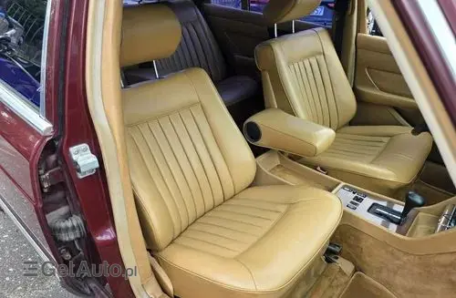 MERCEDES-BENZ W126 