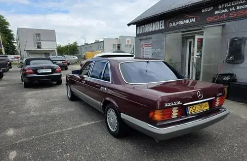 MERCEDES-BENZ W126 