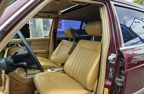 MERCEDES-BENZ W126 