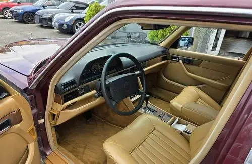 MERCEDES-BENZ W126 