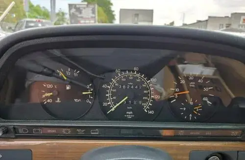 MERCEDES-BENZ W126 