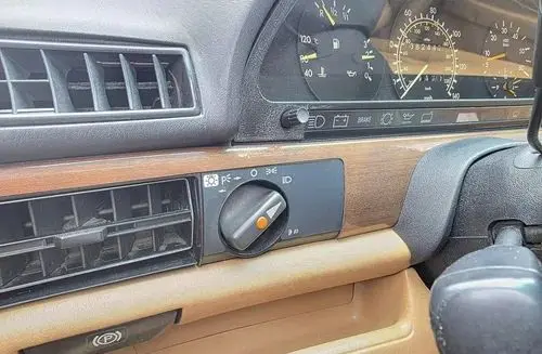 MERCEDES-BENZ W126 