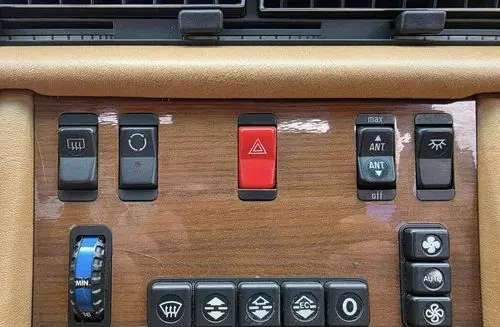 MERCEDES-BENZ W126 