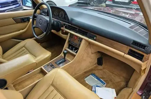 MERCEDES-BENZ W126 