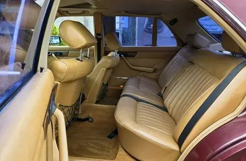 MERCEDES-BENZ W126 