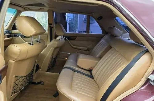MERCEDES-BENZ W126 