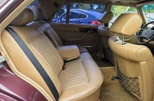 MERCEDES-BENZ W126 