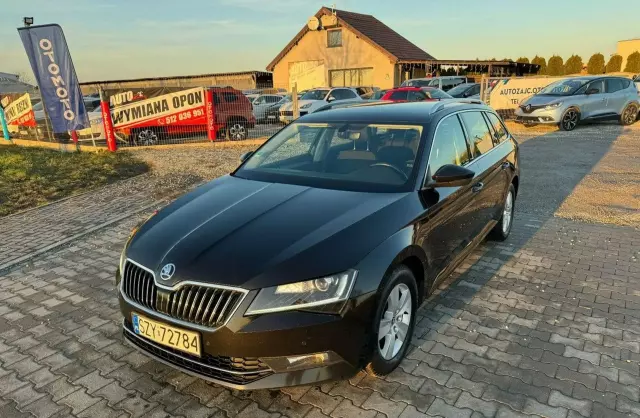 SKODA Superb 