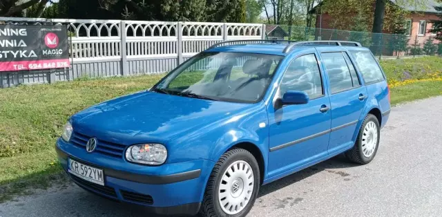 VOLKSWAGEN Golf 