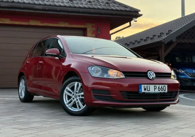 VOLKSWAGEN Golf 
