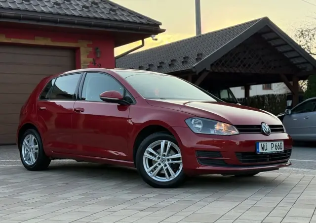 VOLKSWAGEN Golf 
