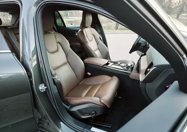 VOLVO V60 T6 AWD Plug-In Hybrid Inscription