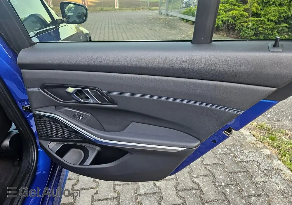 BMW Seria 3 320d xDrive M Sport Shadow