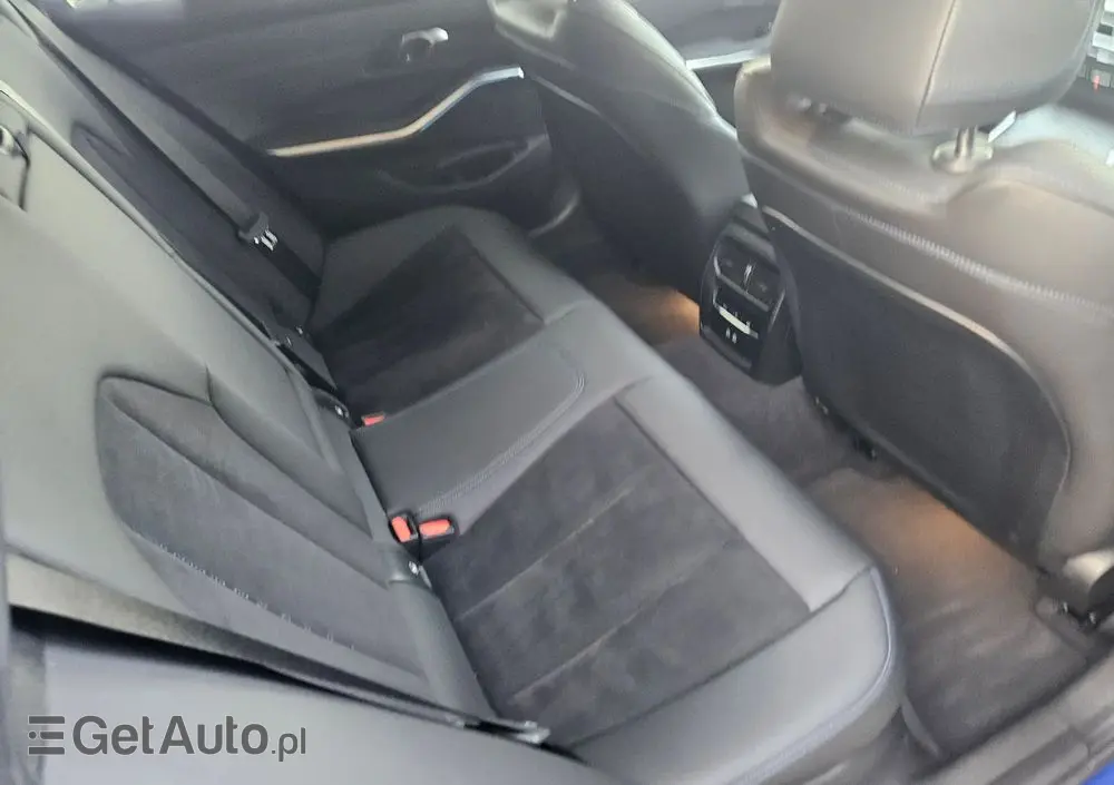 BMW Seria 3 320d xDrive M Sport Shadow
