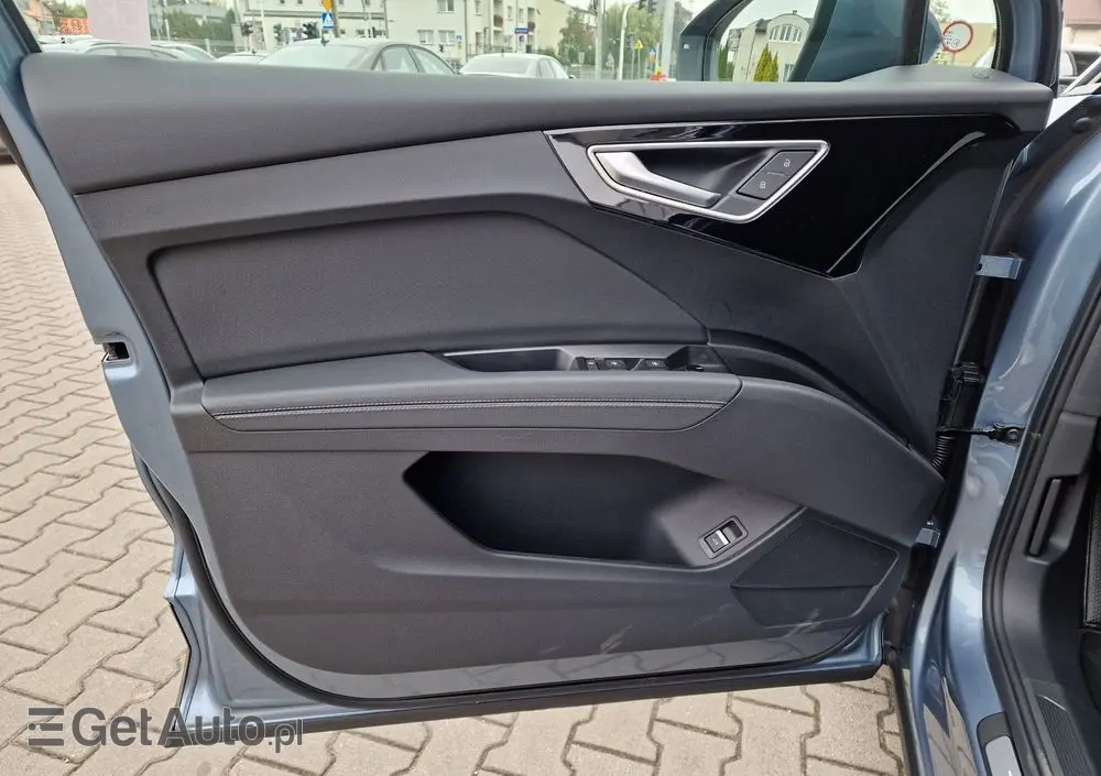 AUDI Q4 Sportback e-tron 