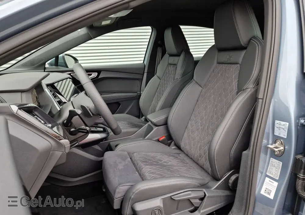 AUDI Q4 Sportback e-tron 