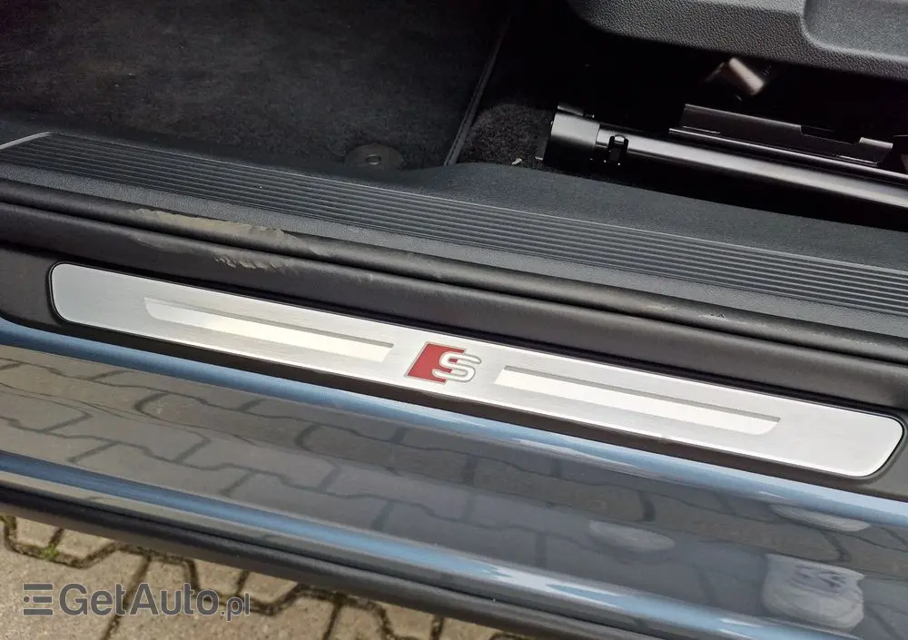 AUDI Q4 Sportback e-tron 