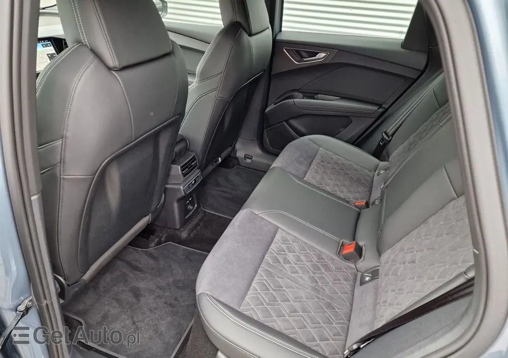 AUDI Q4 Sportback e-tron 