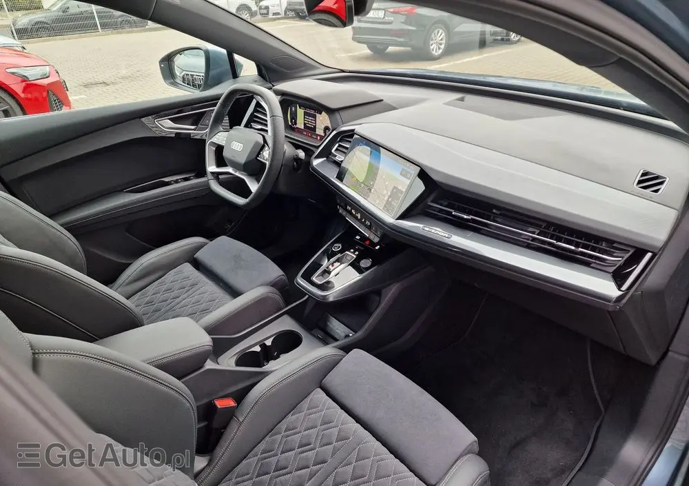 AUDI Q4 Sportback e-tron 