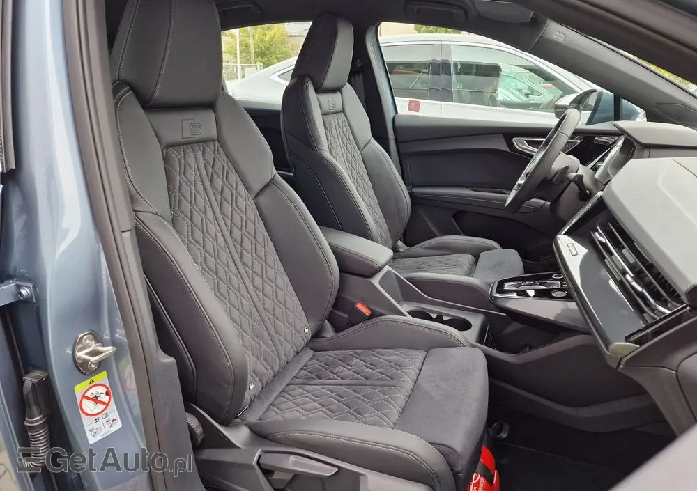 AUDI Q4 Sportback e-tron 