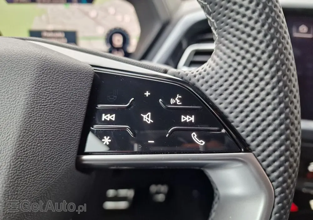 AUDI Q4 Sportback e-tron 