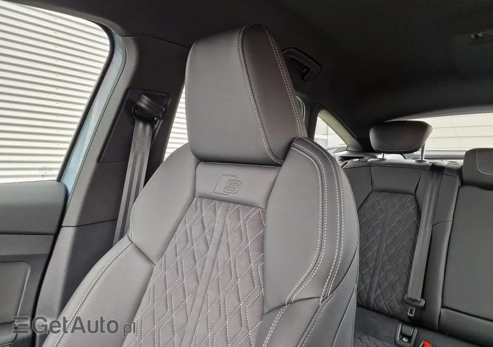 AUDI Q4 Sportback e-tron 