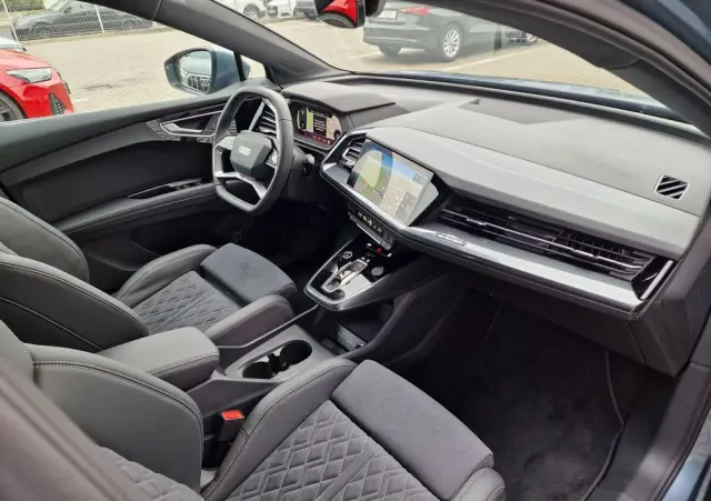 AUDI Q4 Sportback e-tron 