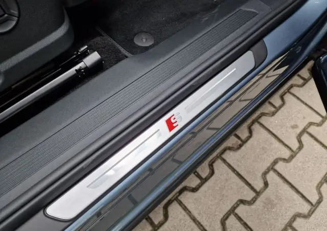 AUDI Q4 Sportback e-tron 