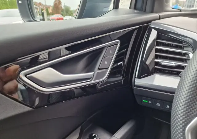 AUDI Q4 Sportback e-tron 