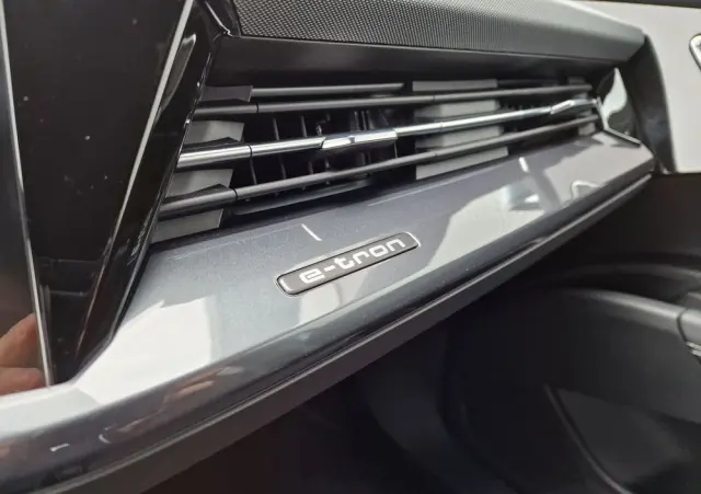 AUDI Q4 Sportback e-tron 