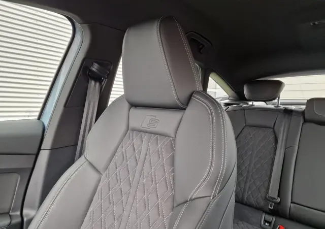 AUDI Q4 Sportback e-tron 