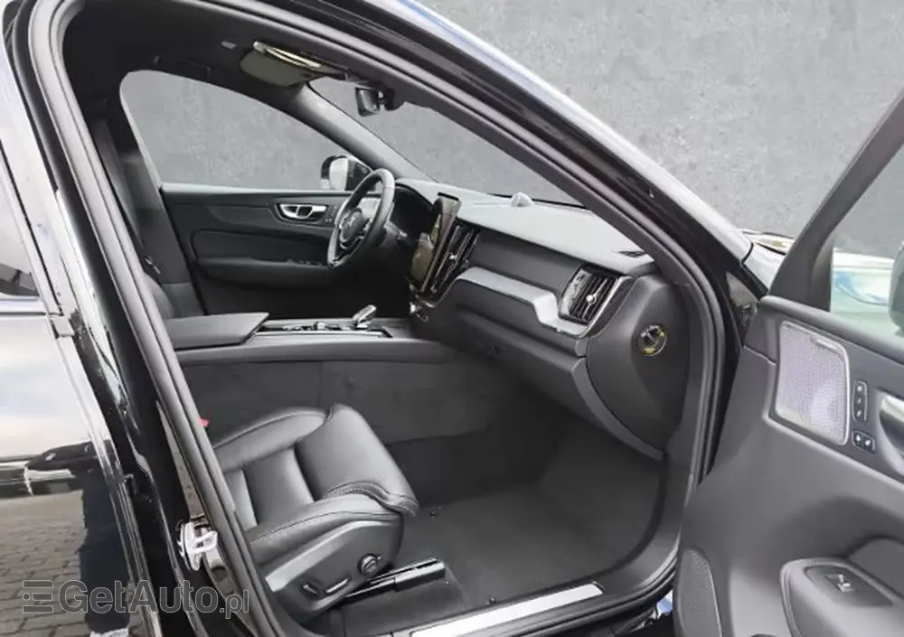 VOLVO XC 60 B5 B AWD Plus Black Edition