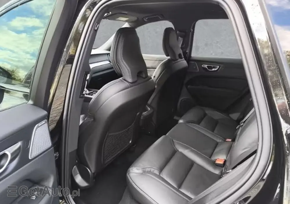 VOLVO XC 60 B5 B AWD Plus Black Edition